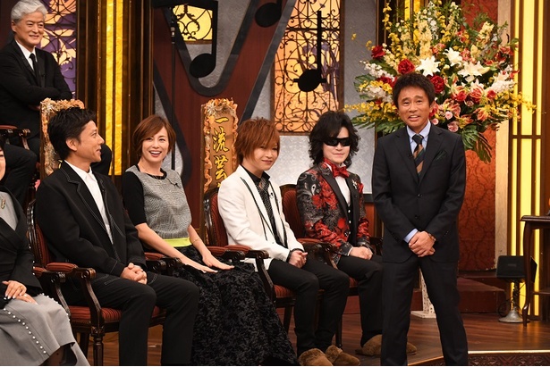 【写真を見る】ミュージシャンチームのToshlと鬼龍院翔に対し、浜田雅功から「ここだけは番宣の匂いがする」と紹介される米倉涼子と勝村政信のチーム リーガ ルV