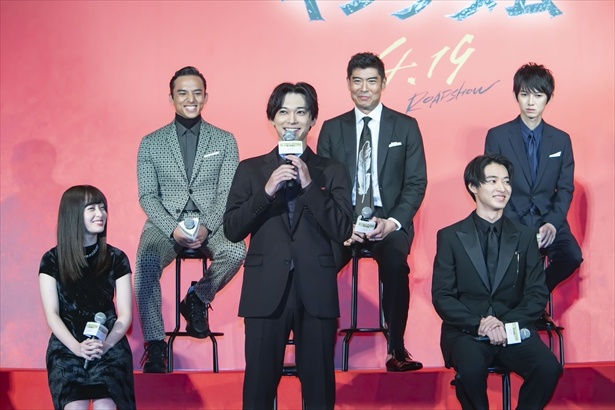 えい政を演じる吉沢亮。山崎とは共演4回目