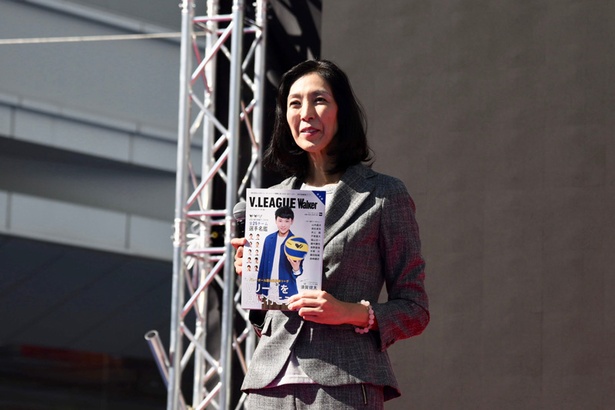 「V.LEAGUE Walker」を紹介する大林素子