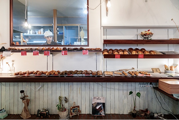 「Olivier Rain」の店内。パンは約20種類で土日には自家製のフィリングを使ったサンドなども販売