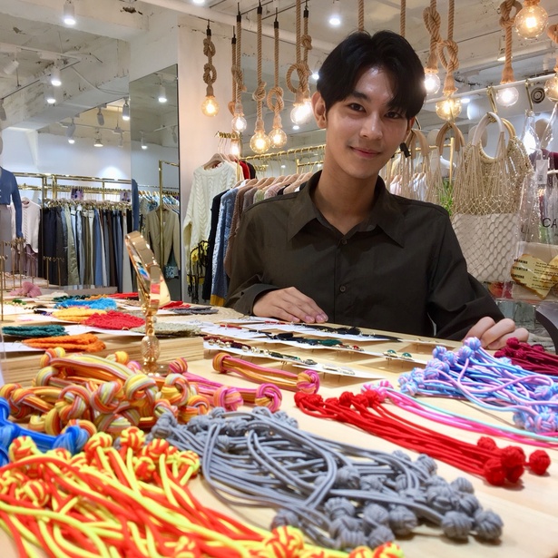 上原一翔がKBOYSメンバーへの土産を探しに奮闘
