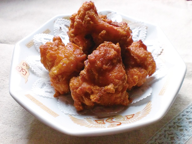 海鮮味のタレがしみこんだうまみたっぷりのからあげ！「からあげ光苑」の「骨なしもも(海鮮塩ダレ)」(600円)ほか