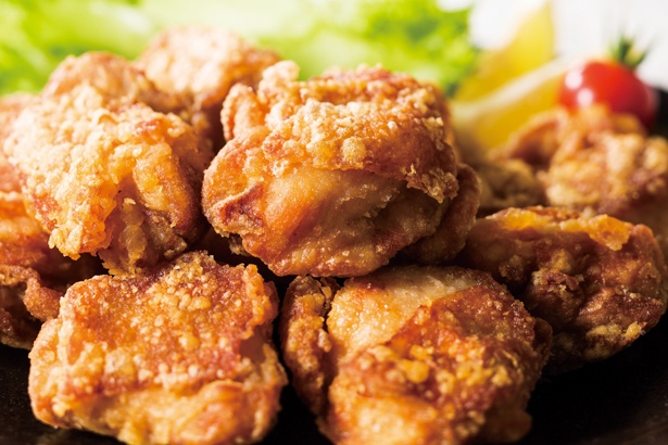 大ぶりのモモ肉で食べ応えバッチリ！「から好し」の「から揚げ」(500円)ほか
