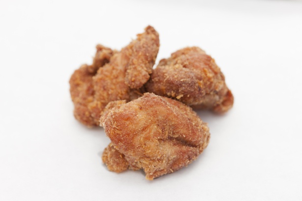カツオだしの和風味が斬新！「いろから」の「鰹だしのいろからあげ」(3個500円)ほか