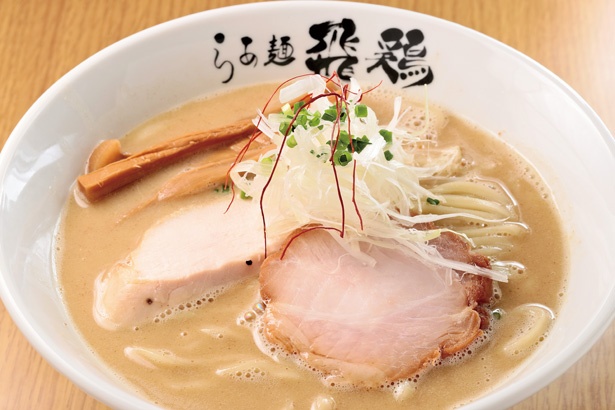 濃厚ながらしつこくない「鶏白湯そば」(750円)/「らぁ麺 飛鶏」