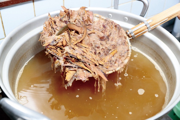 イノシン酸やグルタミン酸など、3大旨味成分を抽出した和ダシがポイント/「中華そば屋 大泉 九」