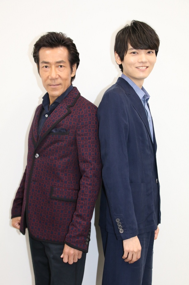 【写真を見る】古川雄輝は撮影が休みの日もマージャン! その頃、岸谷五朗は?