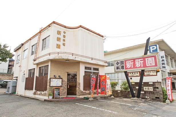 四日市市の郊外にある庶民的な店構え。駐車場が広いのもうれしい