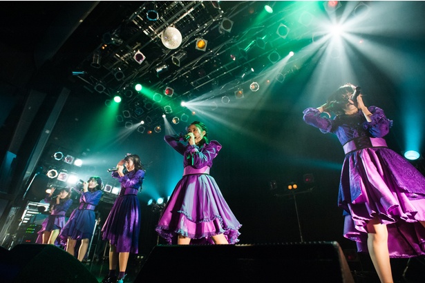 結成記念日の12月12日にワンマンライブの開催を発表。次はどんなライブを見せてくれるのか?