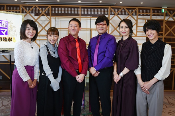 プレゼンターの高橋茂雄(サバンナ・左3)と山里亮太(南海キャンディーズ・右3)、 ゲストの矢田亜希子(右2)、松島聡(Sexy Zone・右1)、若槻千夏(左2)、 進行の皆川玲奈TBSアナウンサー(左1)