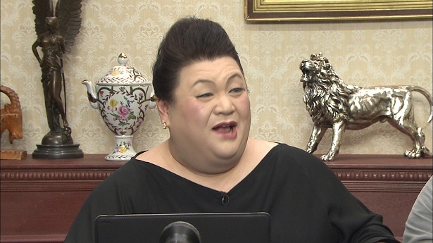 【写真を見る】総勢76人の個性的過ぎる美女たちにマツコも興味津々!