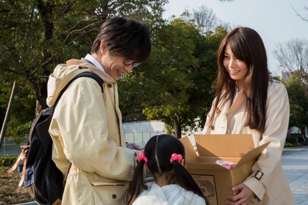 【写真を見る】亡き姉の娘・かりん(岩崎未来)を育てる伊武を演じる田中圭。かりんの前ではパパの顔を見せる