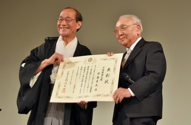 中島監督は京都市長から第1回『京都映画大賞』が授与された