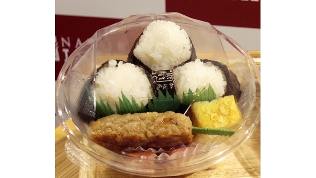 「ミルキークイーン塩むすびセット」（320円）