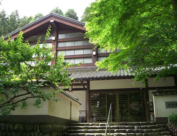 玉堂美術館は、数奇屋建築の名手で芸術院会員の吉田五十八により設計された