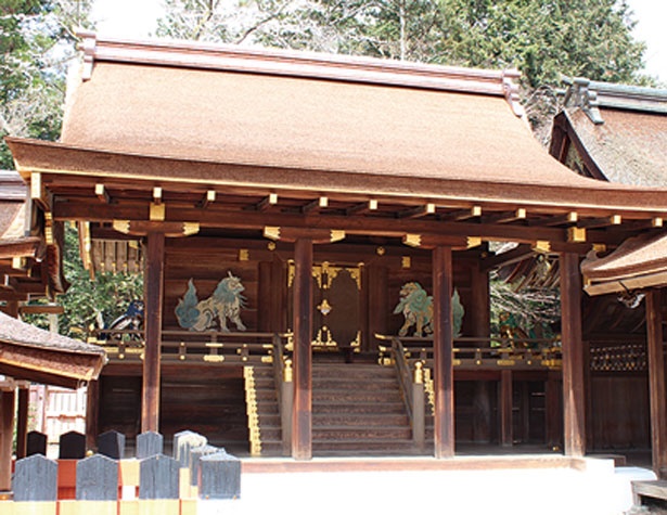 古(いにしえ)の姿をそのまま残す本殿で紅葉を！秋は京都で最も歴史ある上賀茂神社へ