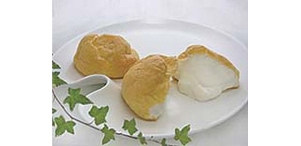 東京初登場の「とろとろミルクシュークリーム」(189円)