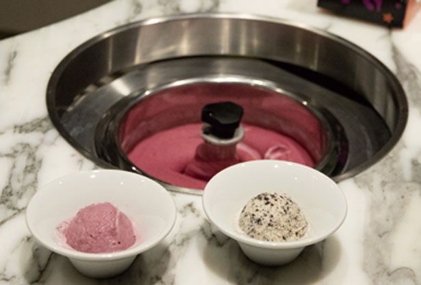 カザ特製のアイスクリームは 口溶けが最高/リーガロイヤルホテル京都 オールデイダイニング カザ