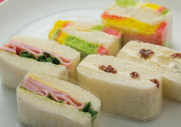 「ホテルニューオータニ大阪」のサンドイッチは、カラフルな色合いがフォトジェニック。/ホテルニューオータニ大阪 SATSUKI LOUNGE