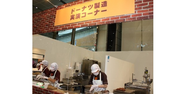 普段なかなか見ることのできない製造過程も見学