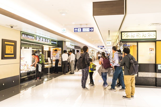 2階のレストラン街も全店が再開し、昼時には行列ができるほどの活気にあふれている/関西国際空港