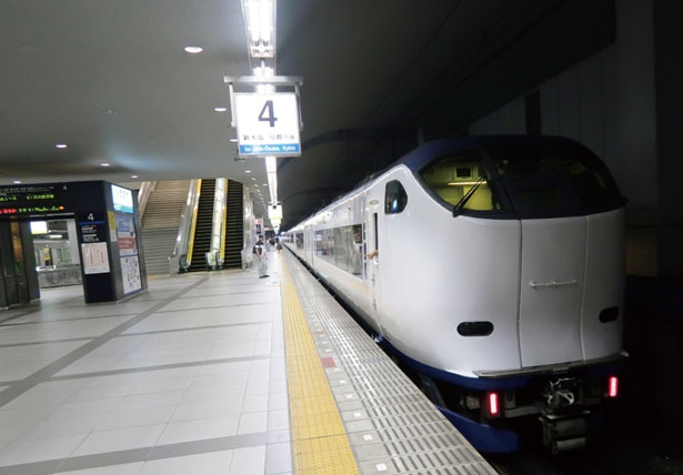 天王寺〜関西空港間を約38分で結ぶJRの特急はるかなど、18日に電車の運行が再開された/関西国際空港