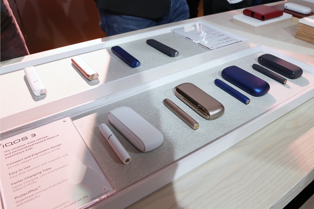 発表会場にはIQOS 3とIQOS MULTIの展示および体験スペースも用意されていた