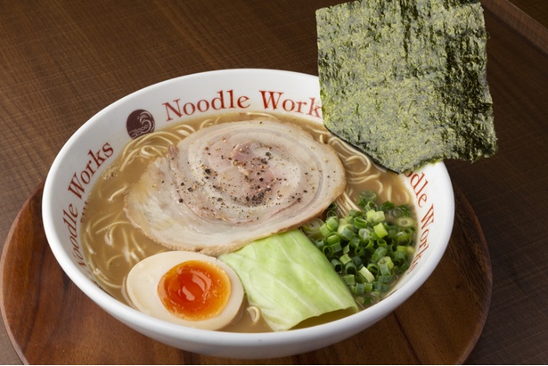 ｢ラーメン｣(660円)。麺やネギは福岡から、生キクラゲは熊本から取り寄せている。