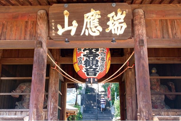 仁王門右左には、横浜市の指定有形文化財である金剛力士像(仁王像)が安置