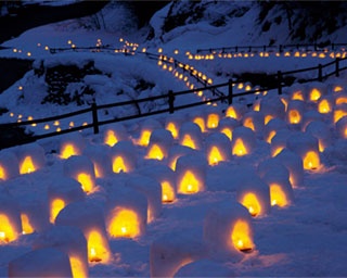 雪と光のコラボが幻想的！「湯西川温泉かまくら祭り」「蔵王樹氷まつり」