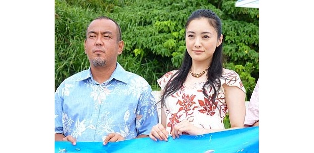 贈呈式後に沖縄・読谷村にある「さんご畑」で行われたフォトセッションの様子