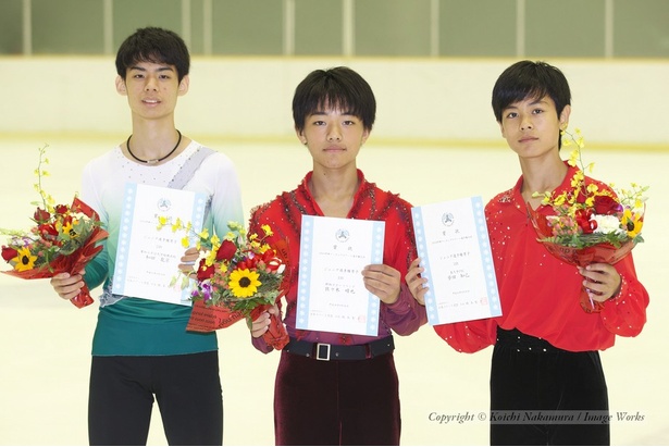 中部ブロック、ジュニア男子の表彰式。1位佐々木晴也(中央)、2位和田龍京(左)、3位誉田知己(右)