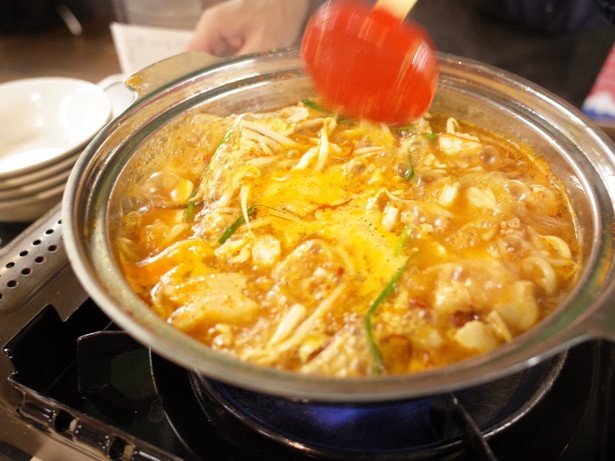 ぐつぐつと煮込んでいると、鍋の香りが漂ってきて食欲をそそる
