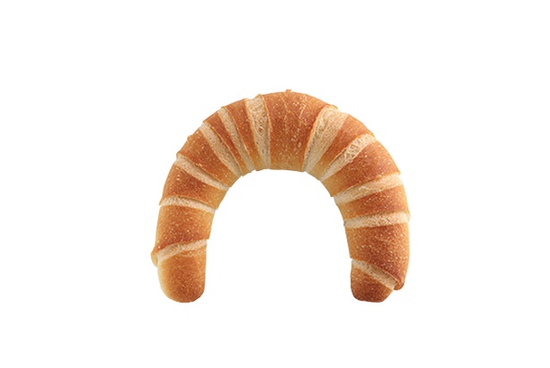 「ブーランジェリー　カジハラ」の「クレセント」(130円)。三日月型をしたハード系フランスパン。中はモチモチで食べ応えがある