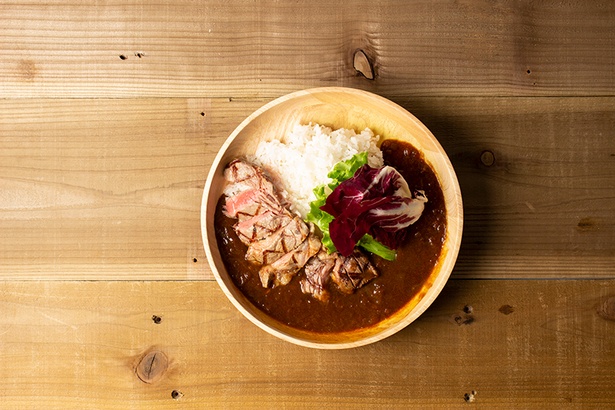 ボリューム満点！「リブロースステーキカレー」(税抜1480円)