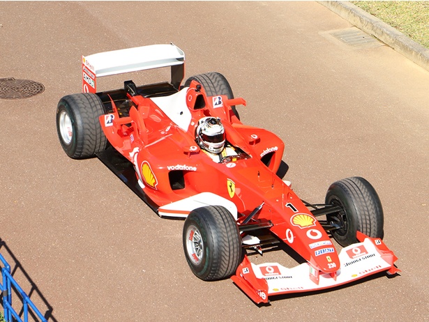 「フェラーリF1」を中野信治さんがドライブ