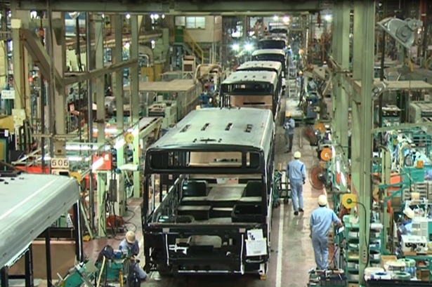 ジェイ・バス宇都宮工場では普段利用することも多い路線バスの製造工程を間近で見学できる