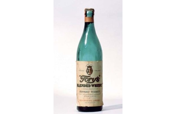 1946年に本格ウイスキーとして発売されたトリスウイスキー