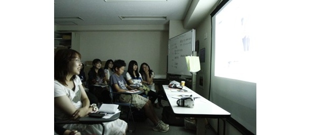写真講評スタート！笑い声や感嘆が響く