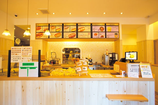 スイーツ系はオーダーカウンターの横で作ってくれる/コッペパン専門店こぺてりあ 都島店