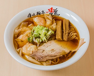 本場・酒田から伝わる絹のごときワンタン。福島の殿堂店による旨味に満ちた一杯「鸐(やまどり)」