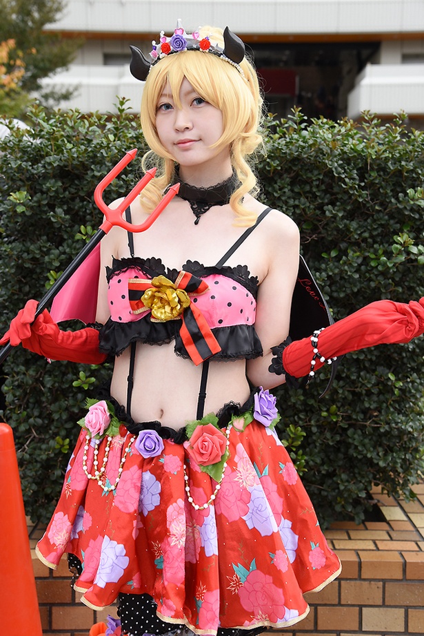 『ラブライブ！』の絢瀬絵里に扮する瓶さん