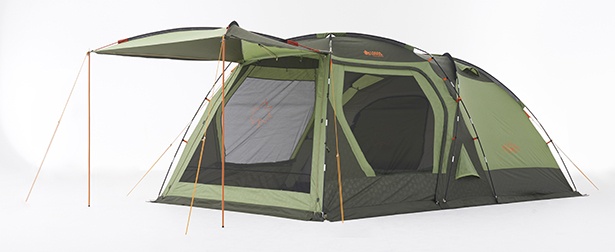 LOGOSを代表する2ルームテント「neos PANELスクリーンドゥーブル XL」(税抜5万1400円)。大型リビングルームと家族5人でもゆったりできる寝室を備え、ファミリーキャンプにぴったり！