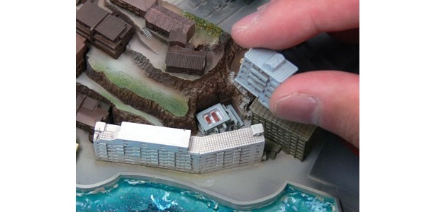 廃墟の島”をリアルに再現！ 軍艦島のジオラマ発売｜ウォーカープラス