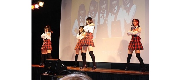 “ギュッ”のポーズもかわいい！