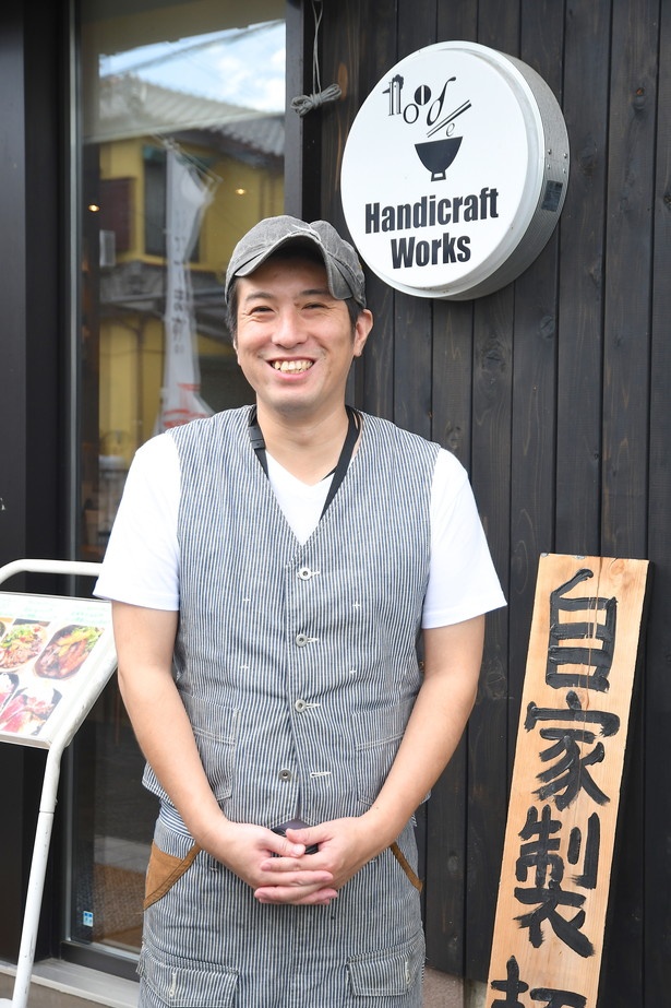 新店部門1位に喜ぶ店主・鶴岡祐介さん