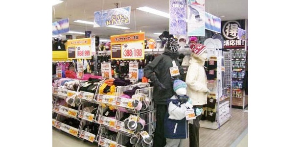 長崎屋の強みを生かし衣料を強化（写真はイメージ）