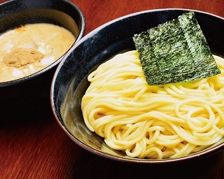 仙台のつけ麺は、この店なしには語れない。店主の夢が詰まった「つけ麺屋 しずく 夢」