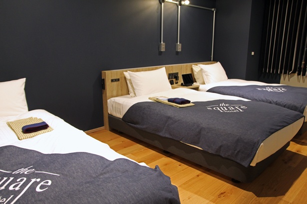 最上位の客室「プレミアツイン」(1室2万3700円～)。3名での滞在時には、大型のソファをベッドとして利用できる