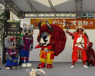 山梨県甲府市で街を活気づける「甲府えびす講祭り」開催